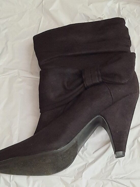 Shoes - BRAND NEW 6.5 DESIGNER BRIGHT BLACK BOOTS